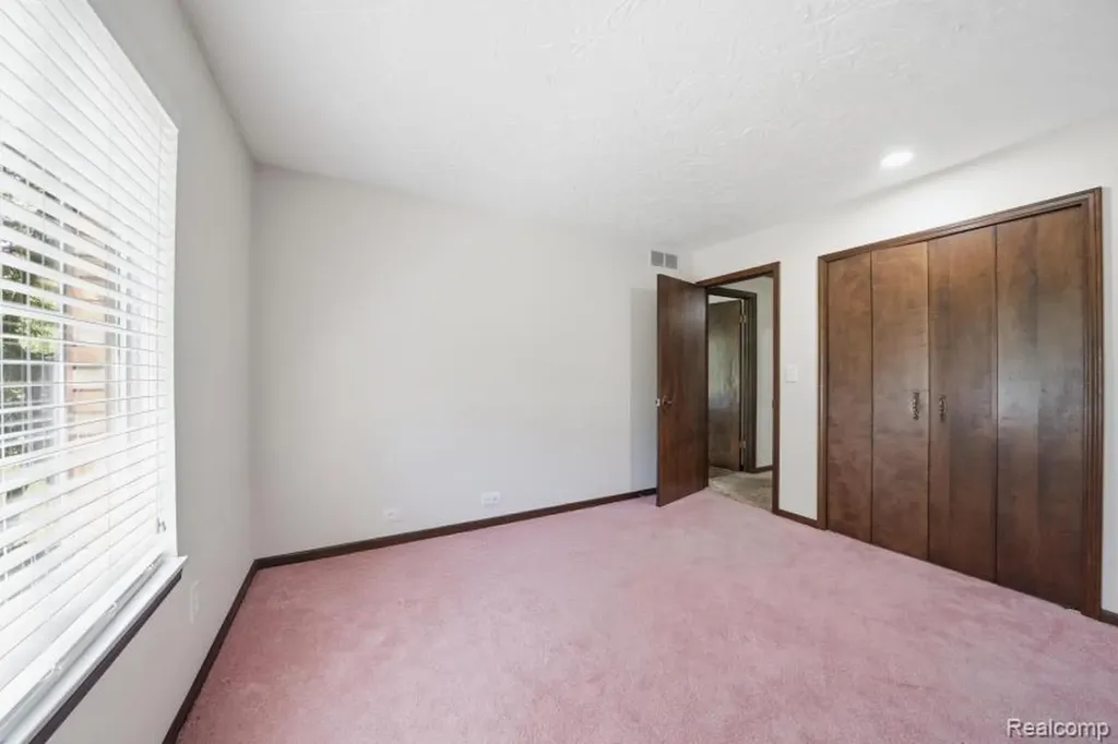 7020 Rattalee Lake Corner NW Independence Charter Township MI 48348
