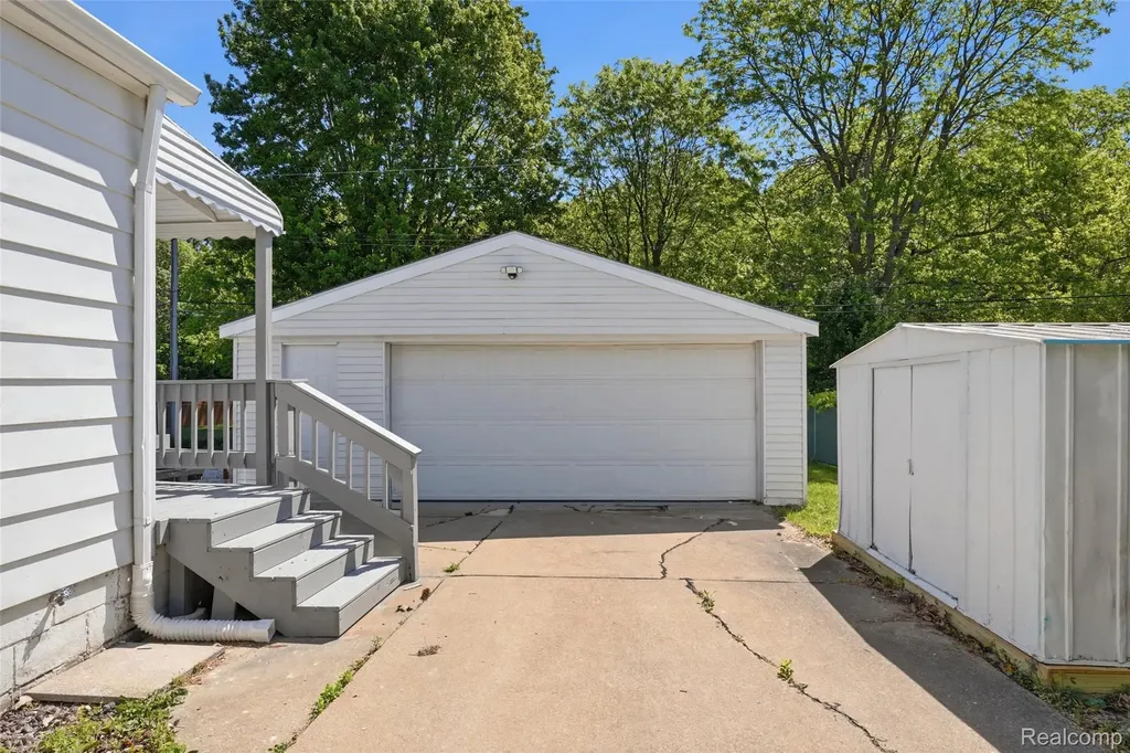 22401 Monterey Drive Woodhaven City MI 48183
