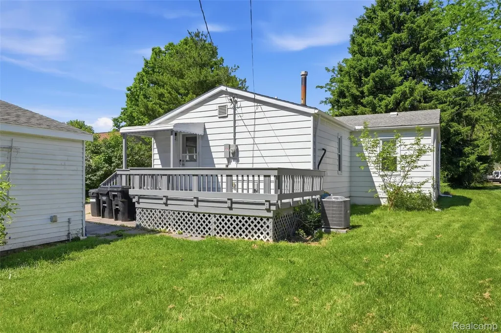 22401 Monterey Drive Woodhaven City MI 48183