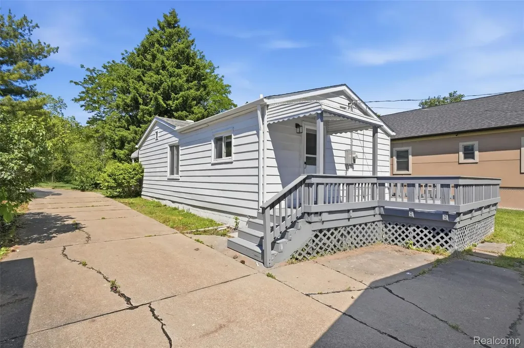 22401 Monterey Drive Woodhaven City MI 48183