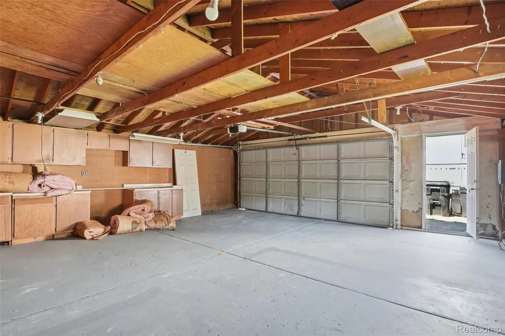 22401 Monterey Drive Woodhaven City MI 48183