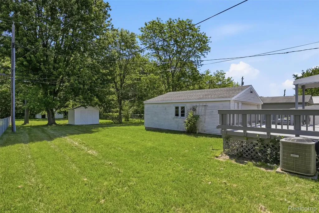 22401 Monterey Drive Woodhaven City MI 48183