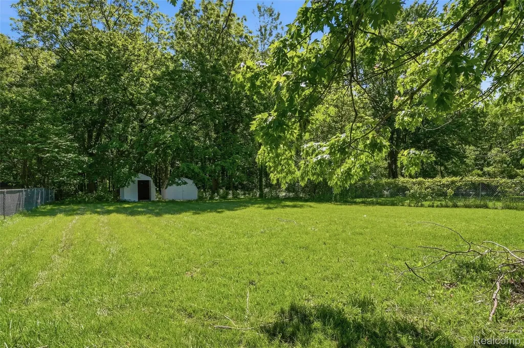 22401 Monterey Drive Woodhaven City MI 48183