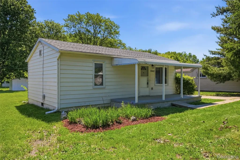 22401 Monterey Drive Woodhaven City MI 48183