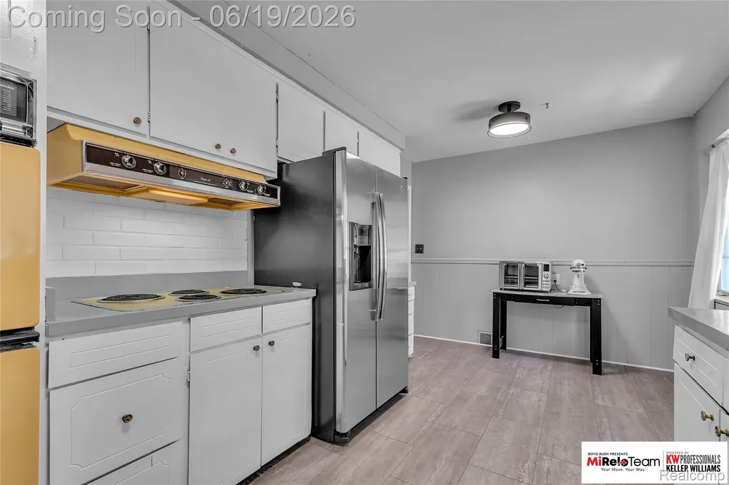 14000 Warner Court Livonia City MI 48154