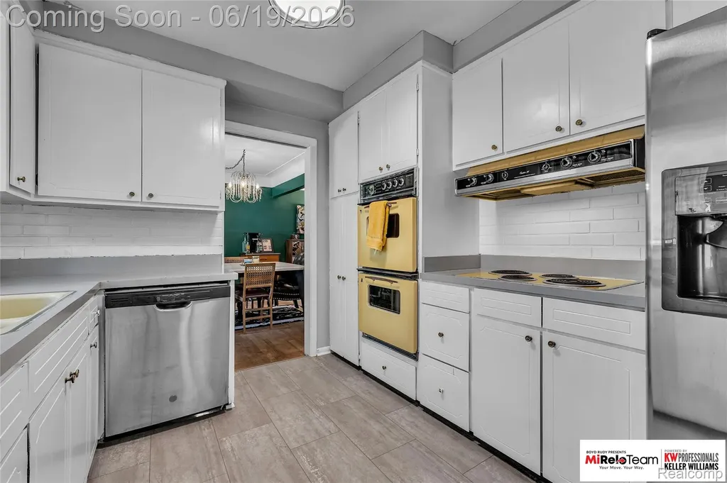 14000 Warner Court Livonia City MI 48154