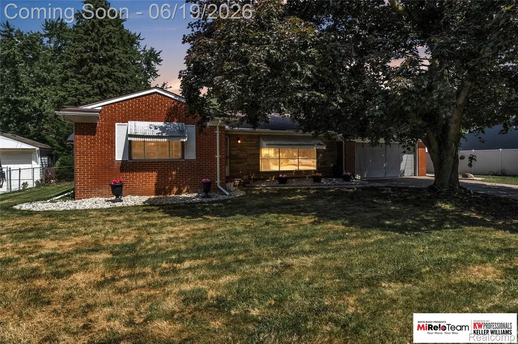 14000 Warner Court Livonia City MI 48154