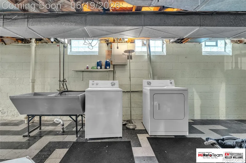 14000 Warner Court Livonia City MI 48154