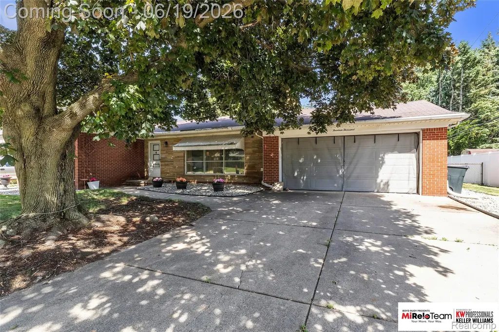 14000 Warner Court Livonia City MI 48154