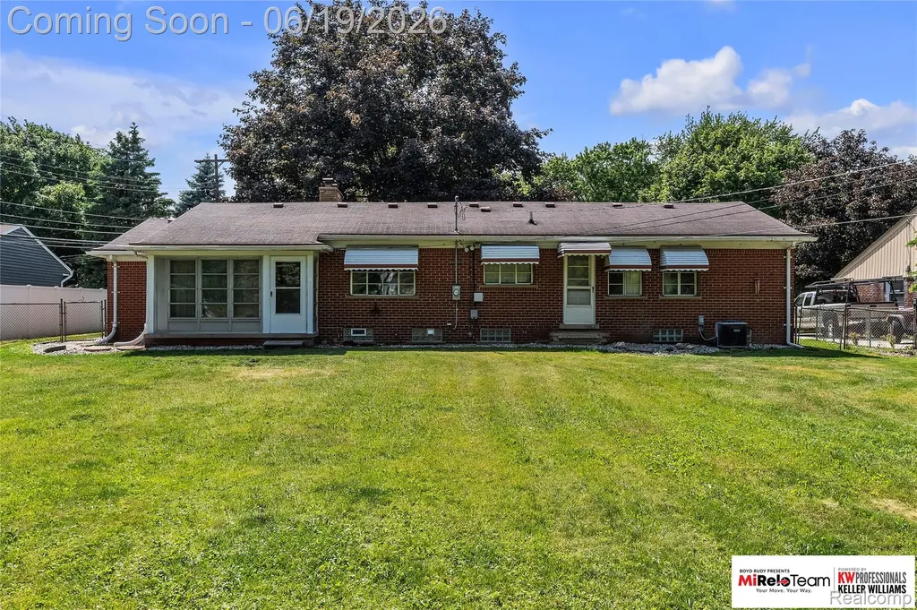 14000 Warner Court Livonia City MI 48154