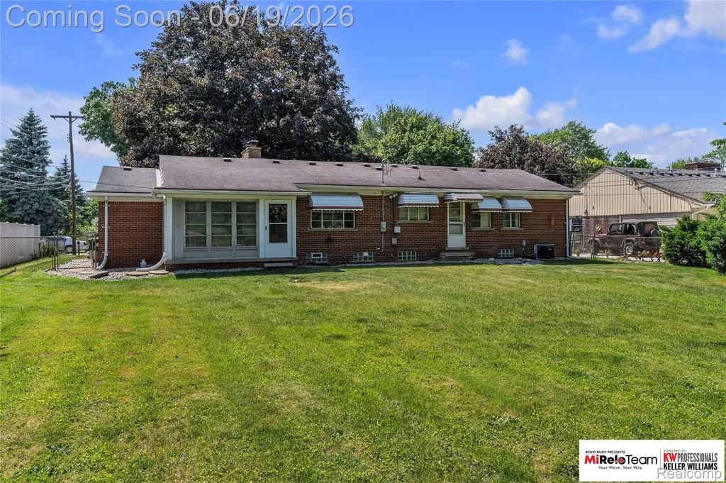 14000 Warner Court Livonia City MI 48154