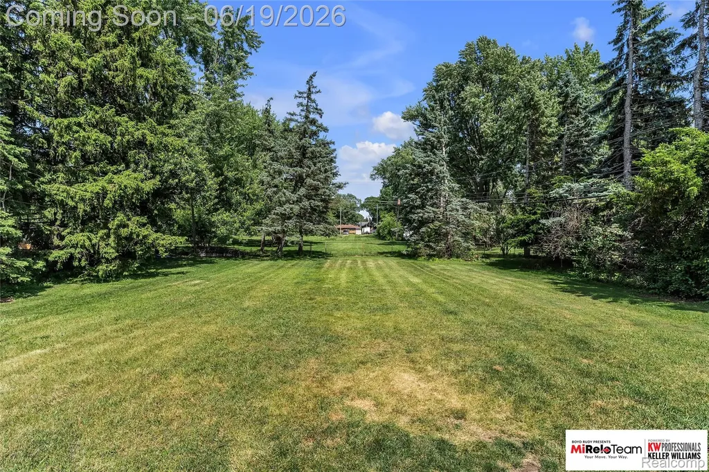 14000 Warner Court Livonia City MI 48154