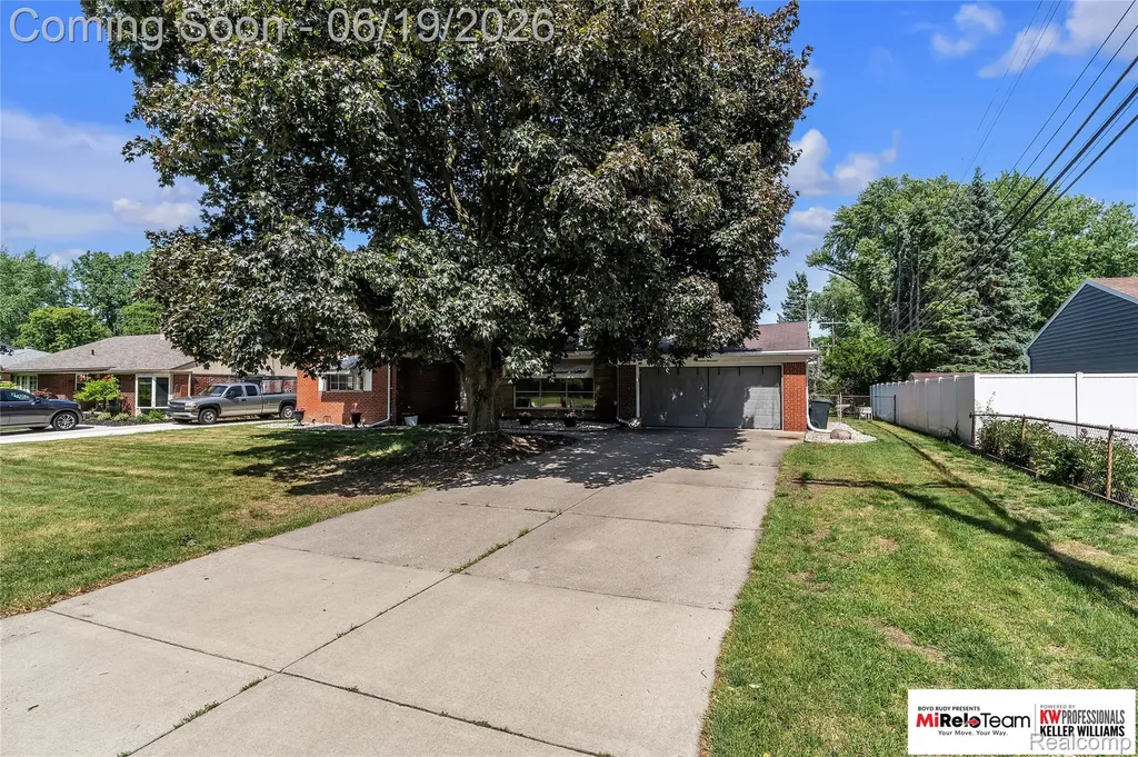 14000 Warner Court Livonia City MI 48154