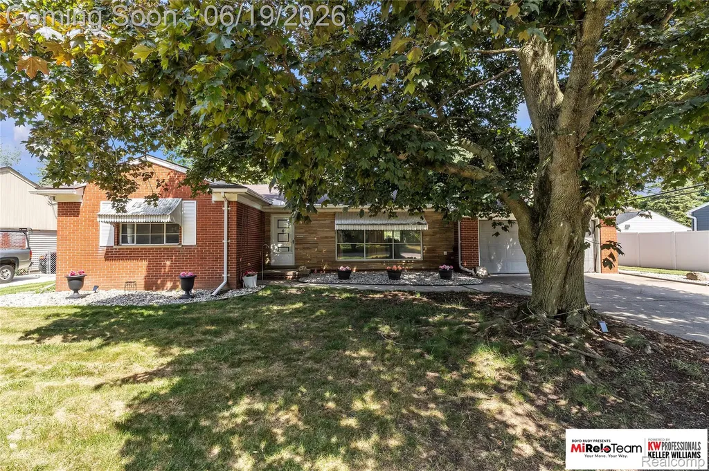 14000 Warner Court Livonia City MI 48154