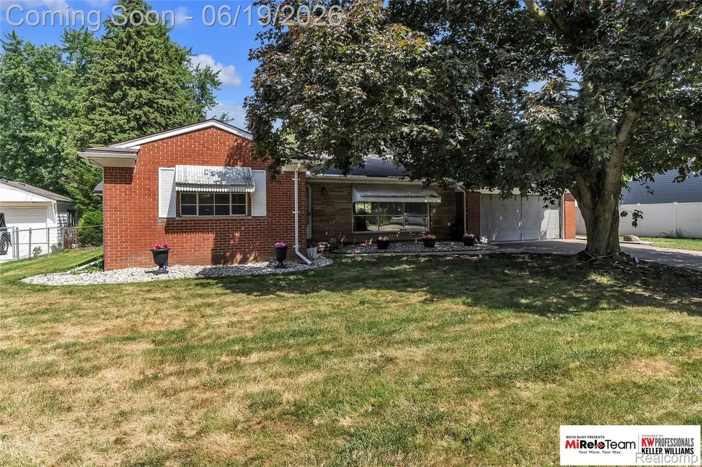 14000 Warner Court Livonia City MI 48154