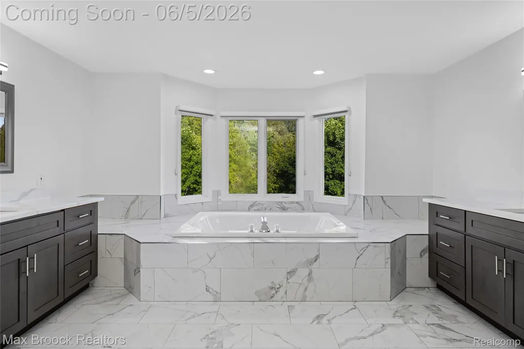 6664 Apple Blossom Trail West Bloomfield Charter Township MI 48322