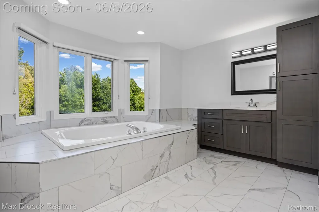 6664 Apple Blossom Trail West Bloomfield Charter Township MI 48322