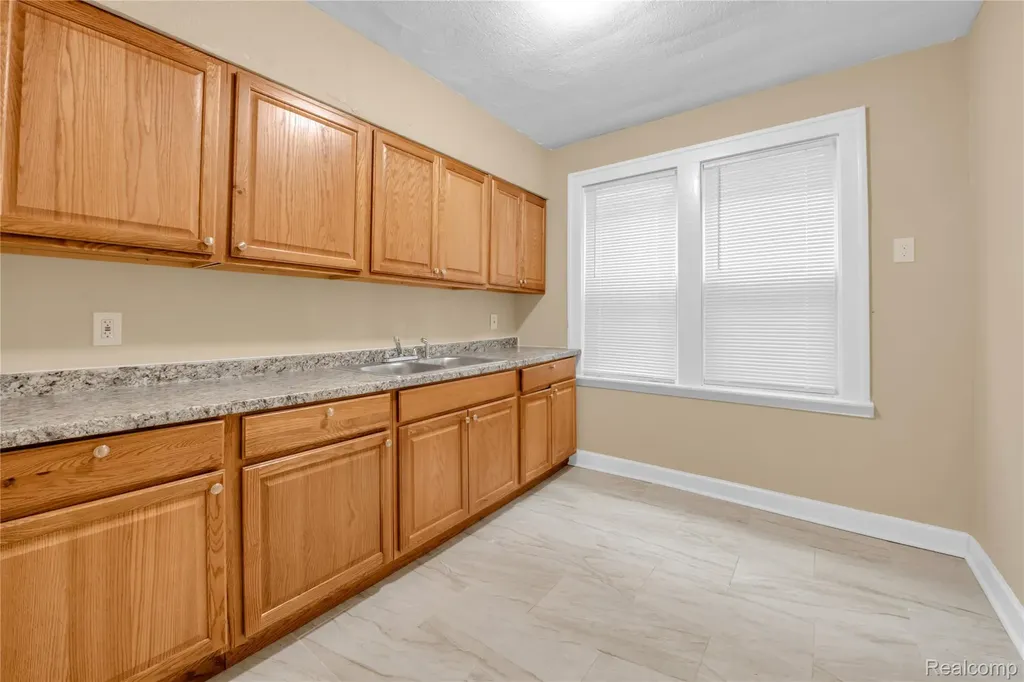 5044 Fairview Street Detroit City MI 48213