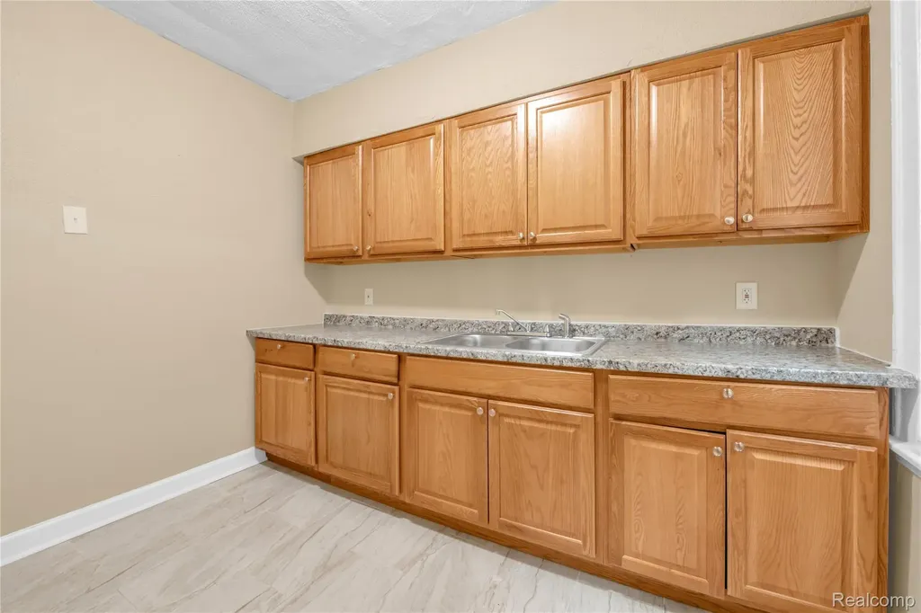 5044 Fairview Street Detroit City MI 48213