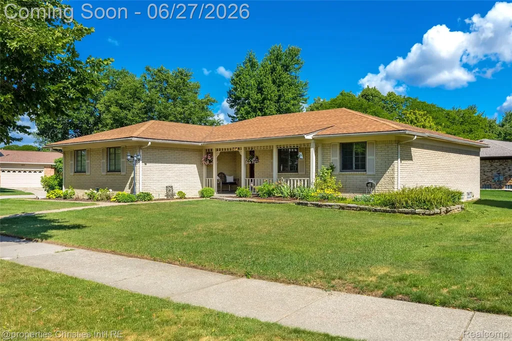 6805 Emerald Shores Drive Troy City MI 48085