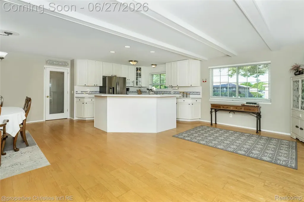 6805 Emerald Shores Drive Troy City MI 48085