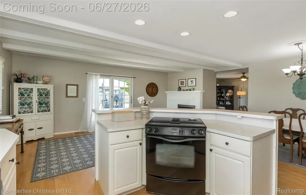 6805 Emerald Shores Drive Troy City MI 48085