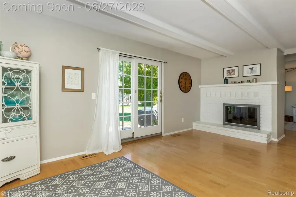 6805 Emerald Shores Drive Troy City MI 48085
