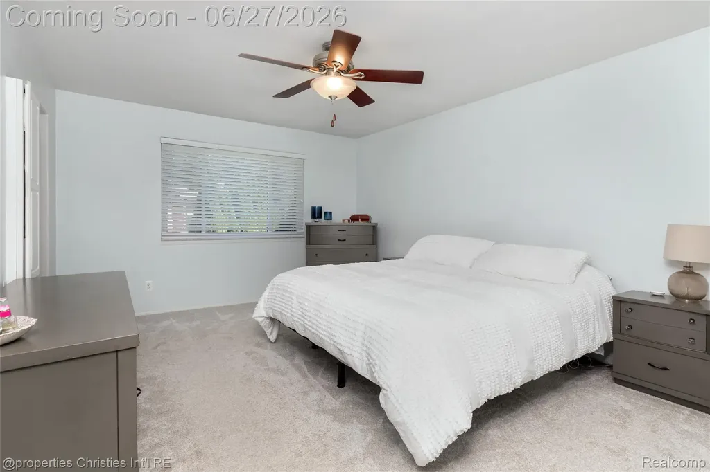 6805 Emerald Shores Drive Troy City MI 48085