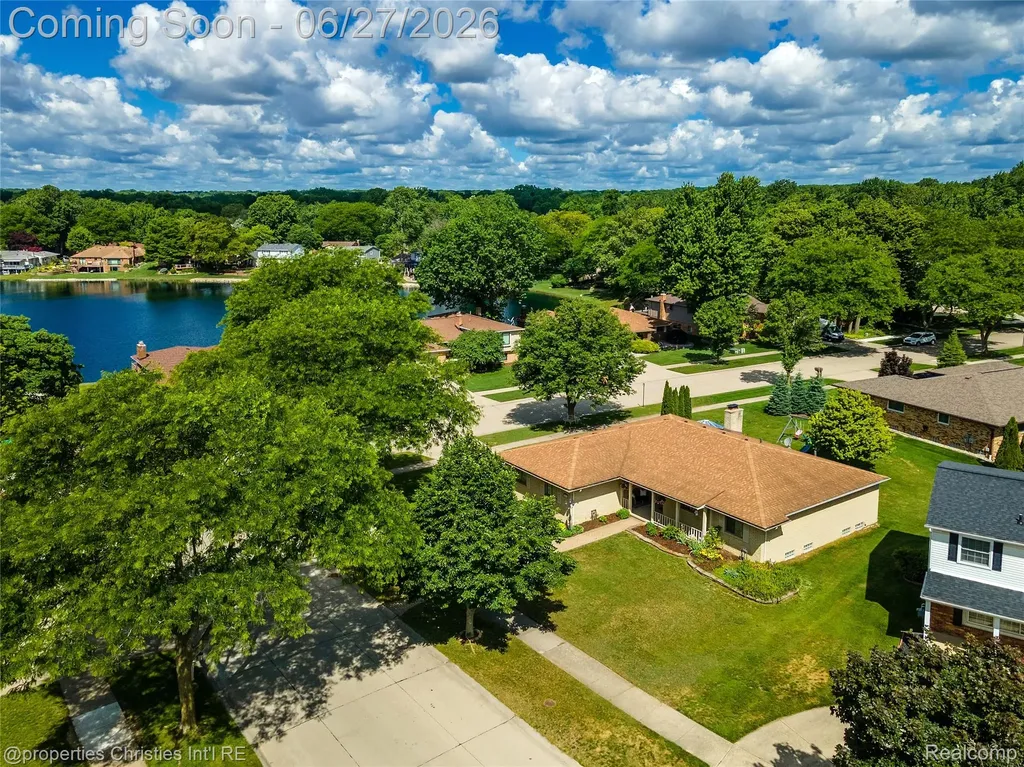 6805 Emerald Shores Drive Troy City MI 48085