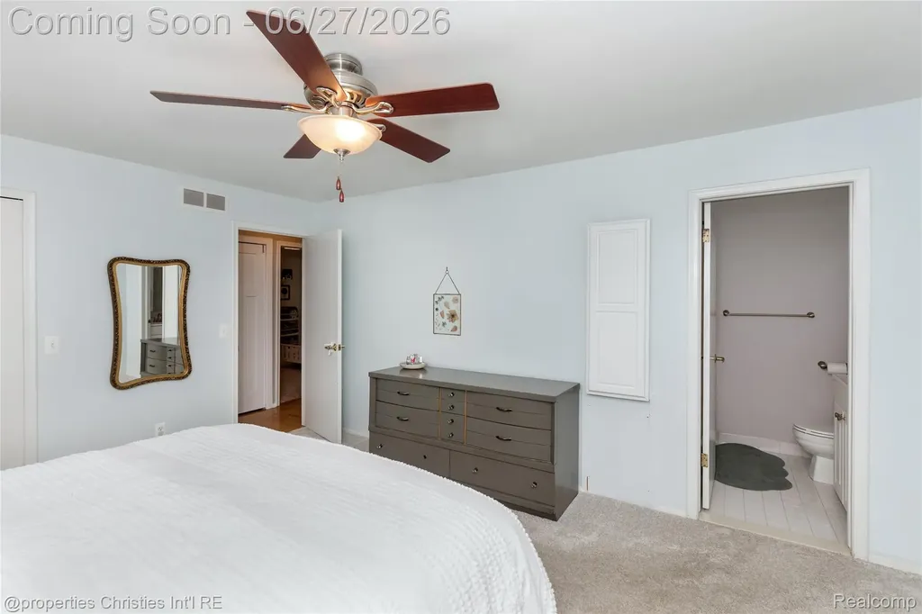 6805 Emerald Shores Drive Troy City MI 48085