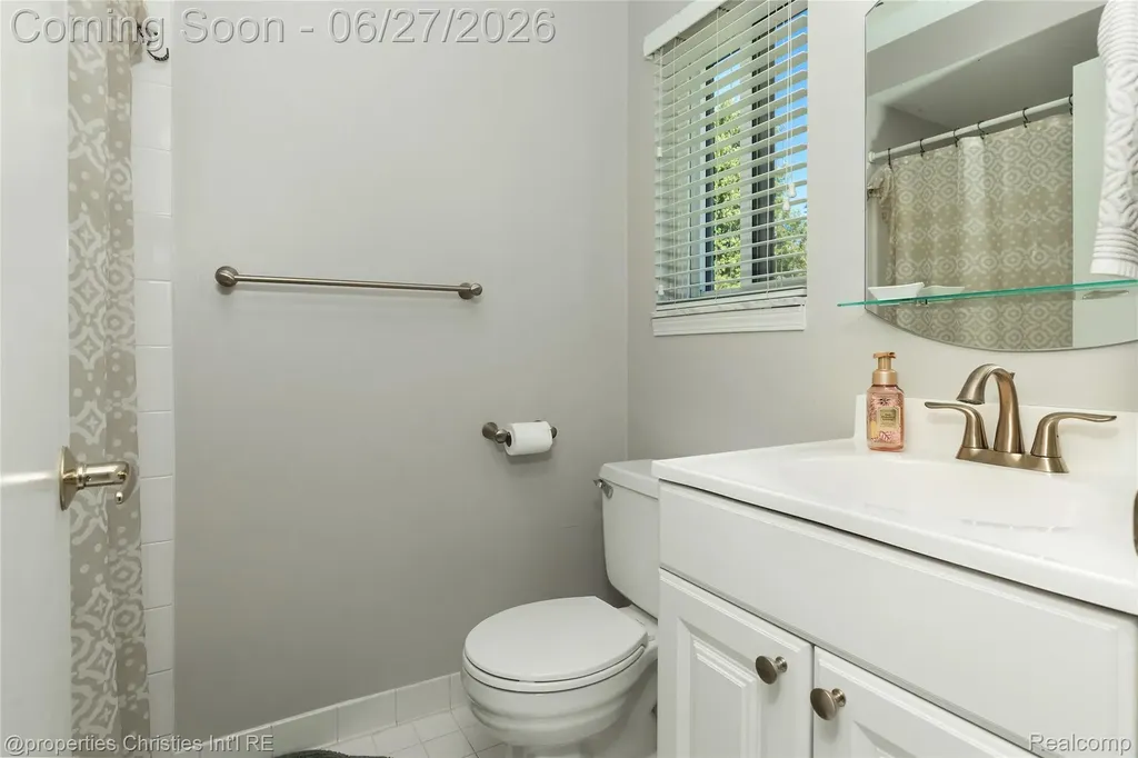 6805 Emerald Shores Drive Troy City MI 48085