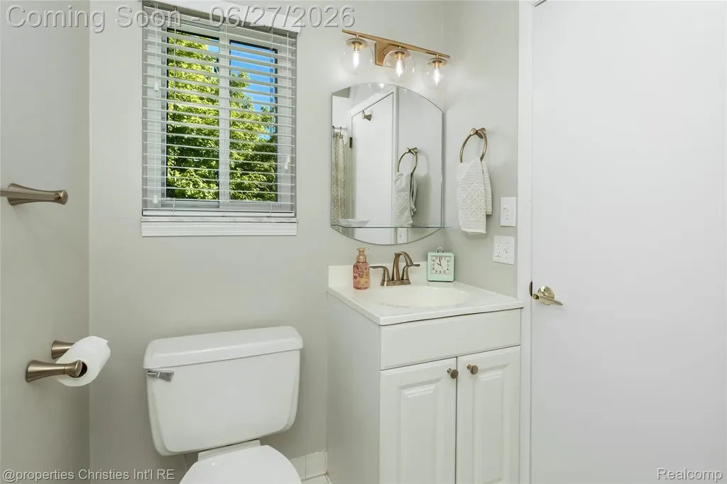 6805 Emerald Shores Drive Troy City MI 48085