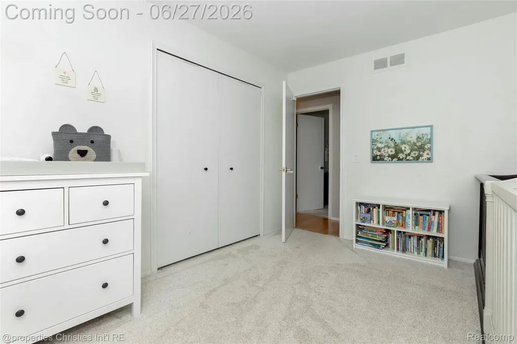 6805 Emerald Shores Drive Troy City MI 48085