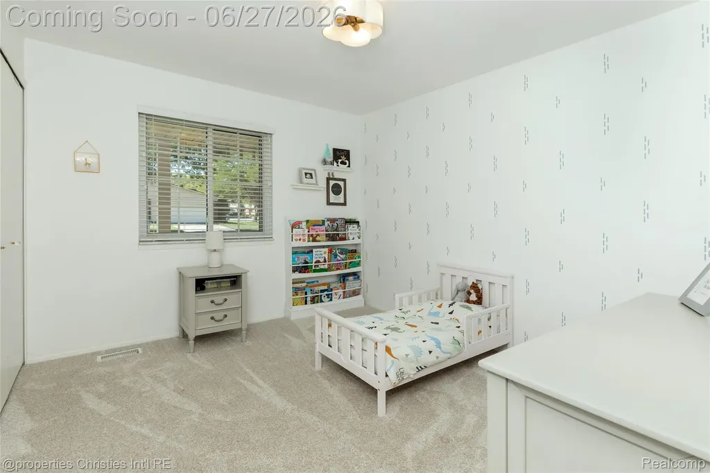 6805 Emerald Shores Drive Troy City MI 48085