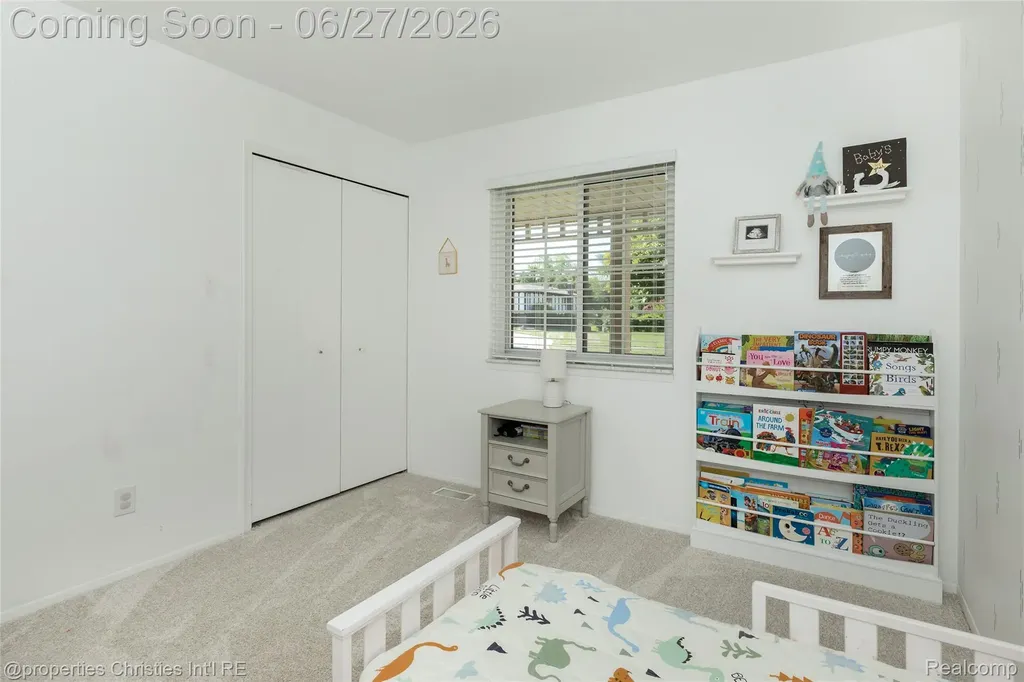 6805 Emerald Shores Drive Troy City MI 48085
