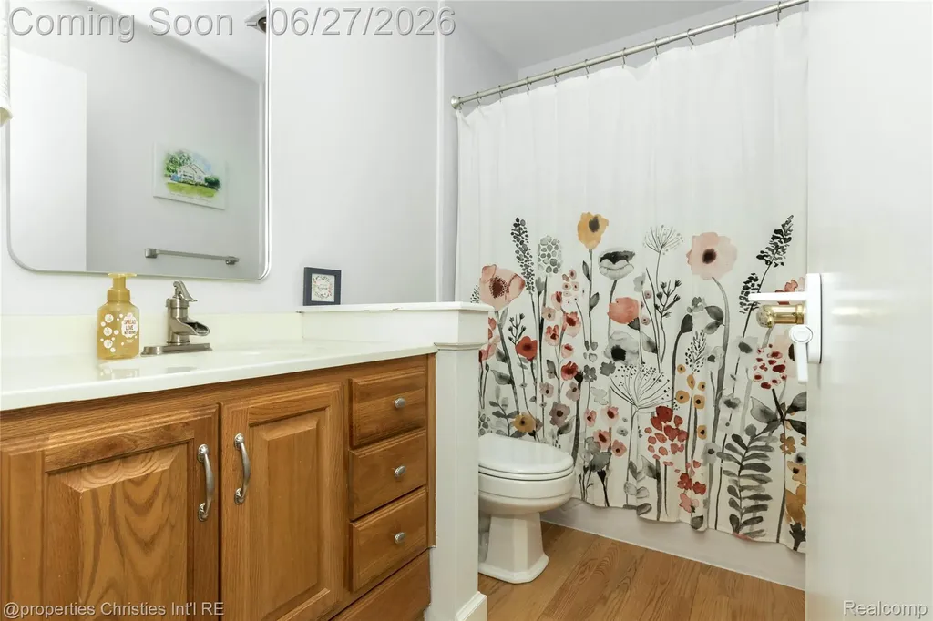 6805 Emerald Shores Drive Troy City MI 48085