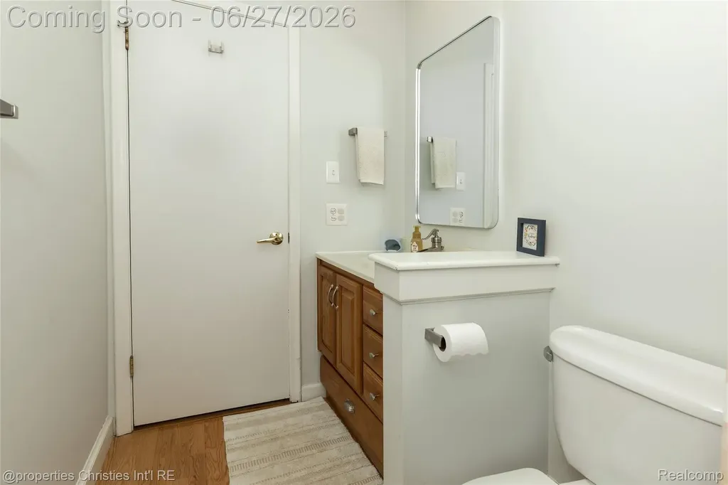 6805 Emerald Shores Drive Troy City MI 48085