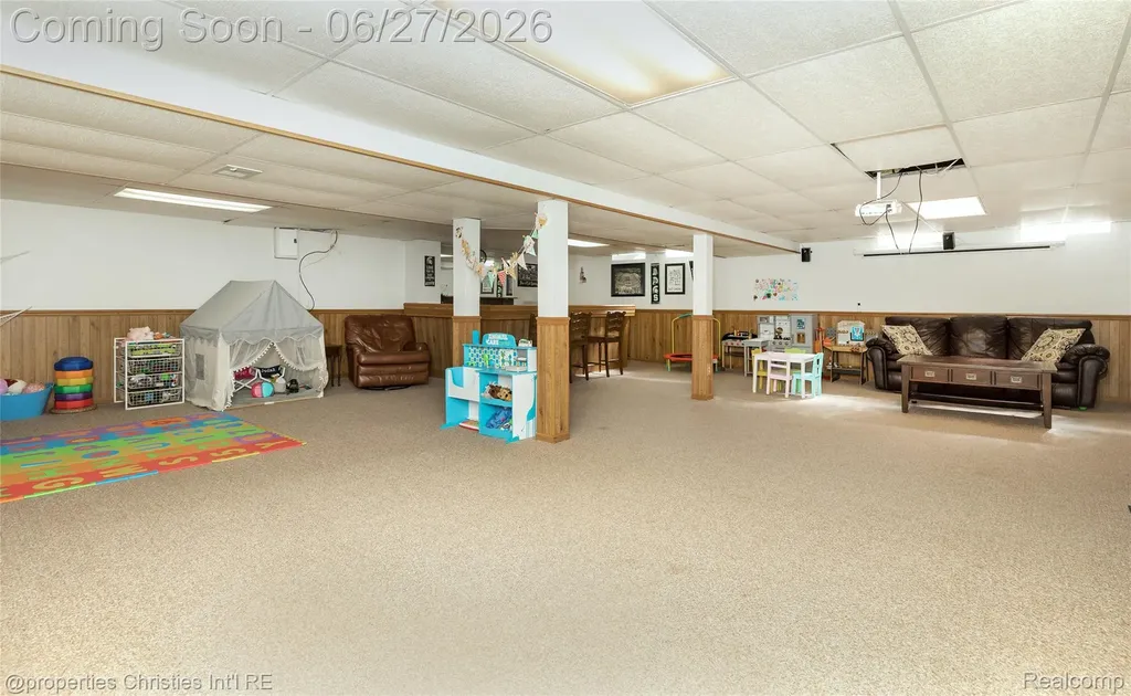 6805 Emerald Shores Drive Troy City MI 48085