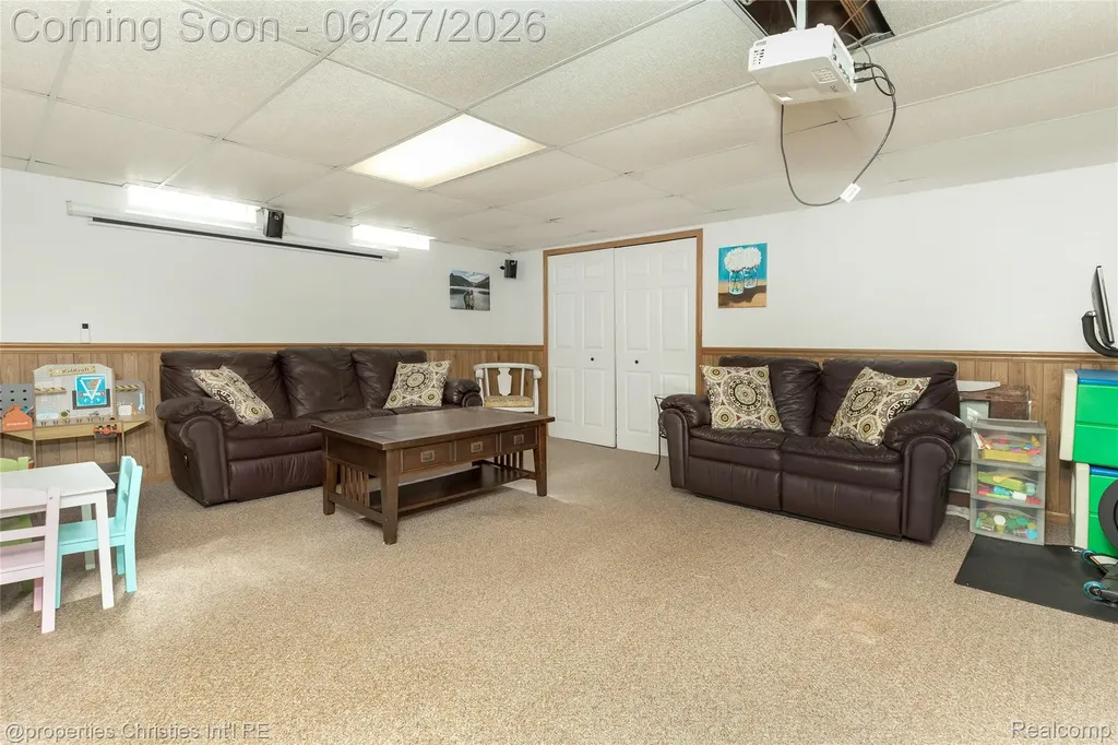 6805 Emerald Shores Drive Troy City MI 48085