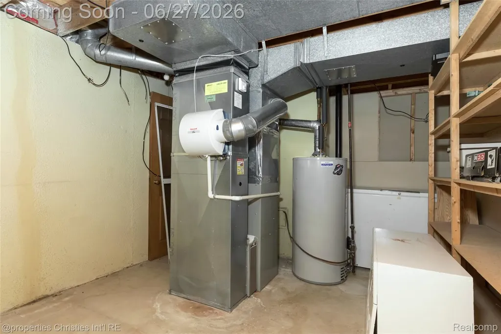 6805 Emerald Shores Drive Troy City MI 48085