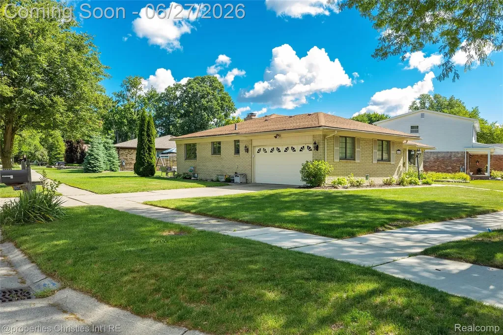6805 Emerald Shores Drive Troy City MI 48085