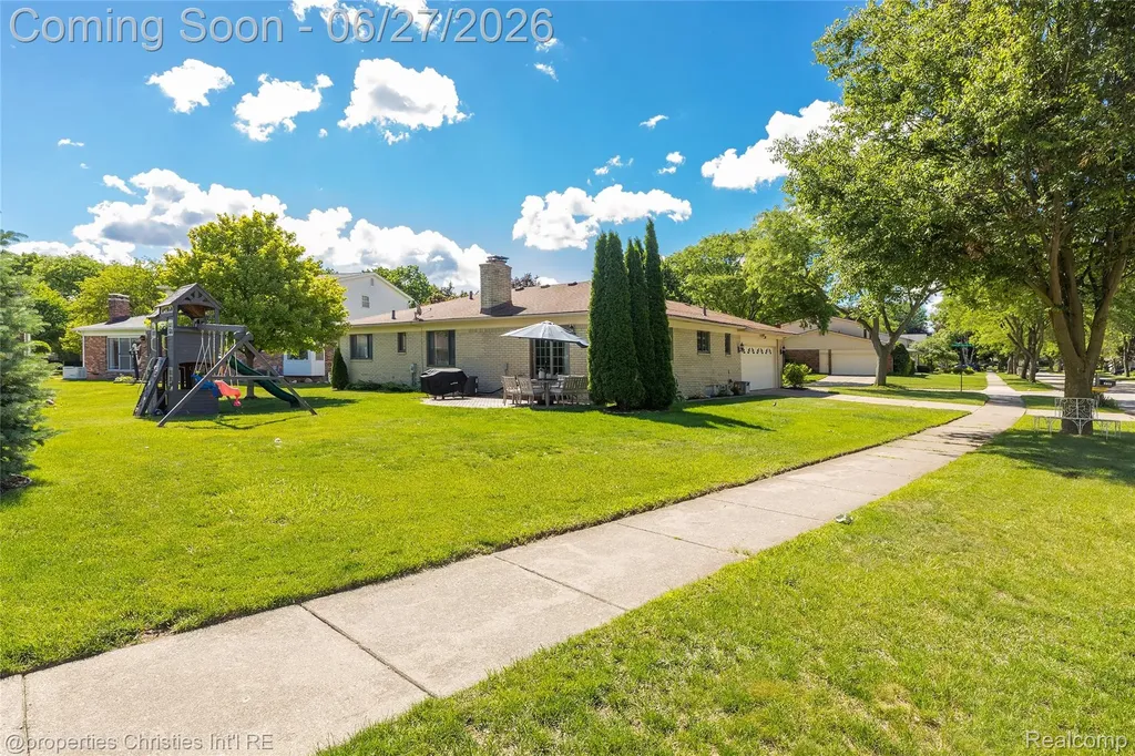 6805 Emerald Shores Drive Troy City MI 48085