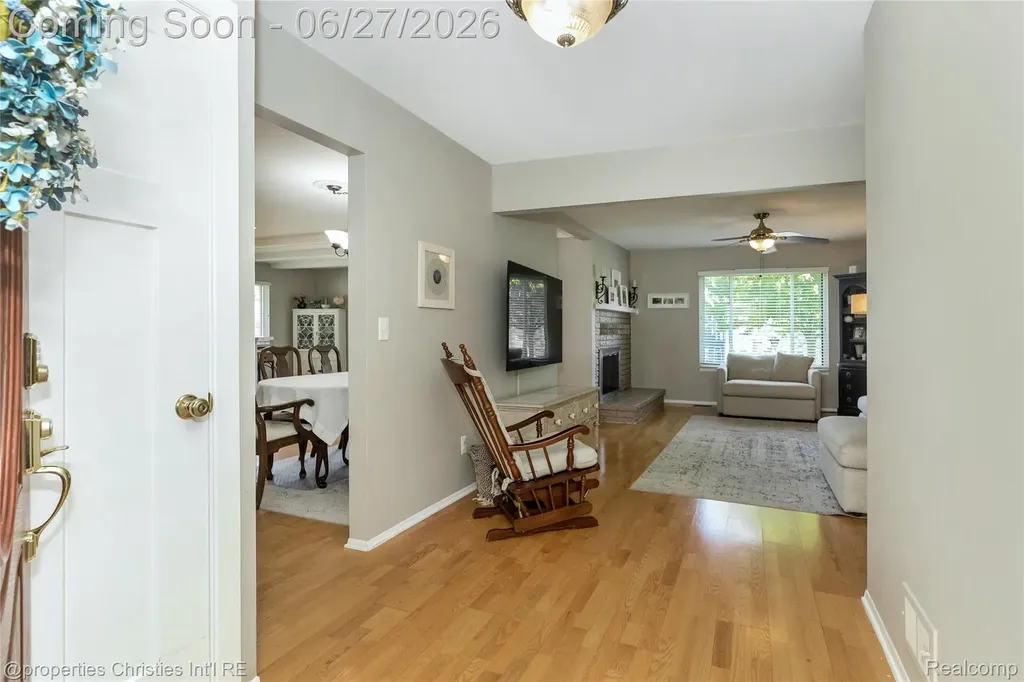 6805 Emerald Shores Drive Troy City MI 48085