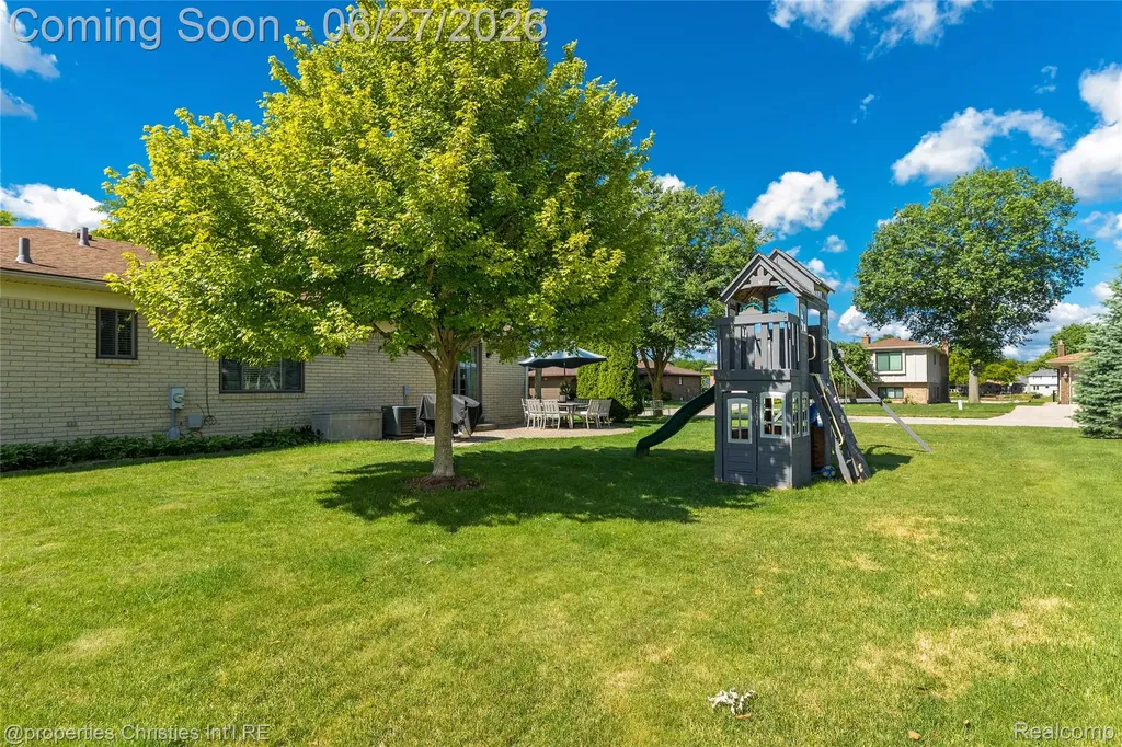 6805 Emerald Shores Drive Troy City MI 48085