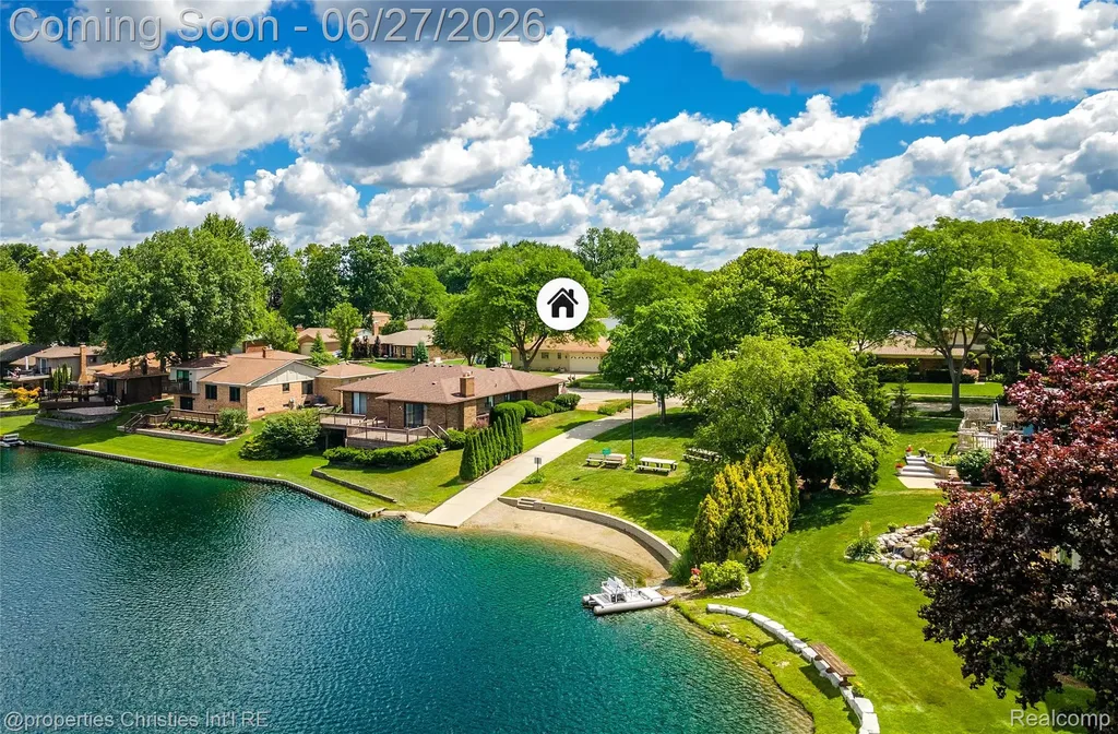 6805 Emerald Shores Drive Troy City MI 48085