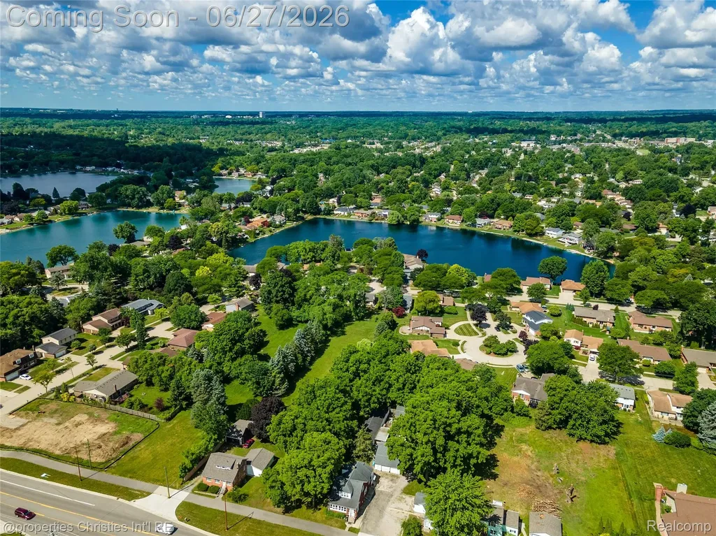 6805 Emerald Shores Drive Troy City MI 48085