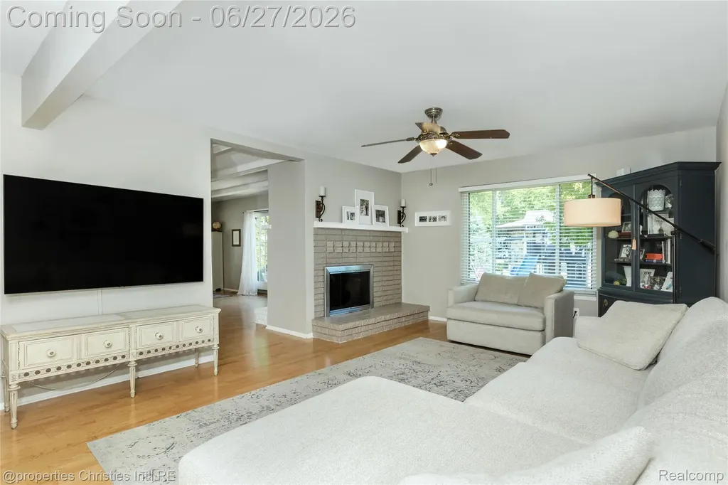 6805 Emerald Shores Drive Troy City MI 48085