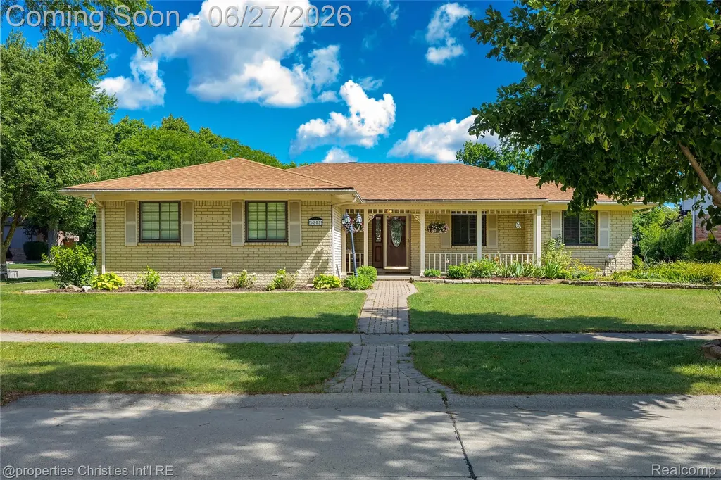 6805 Emerald Shores Drive Troy City MI 48085