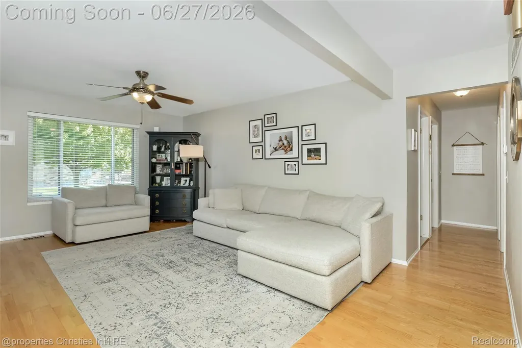 6805 Emerald Shores Drive Troy City MI 48085