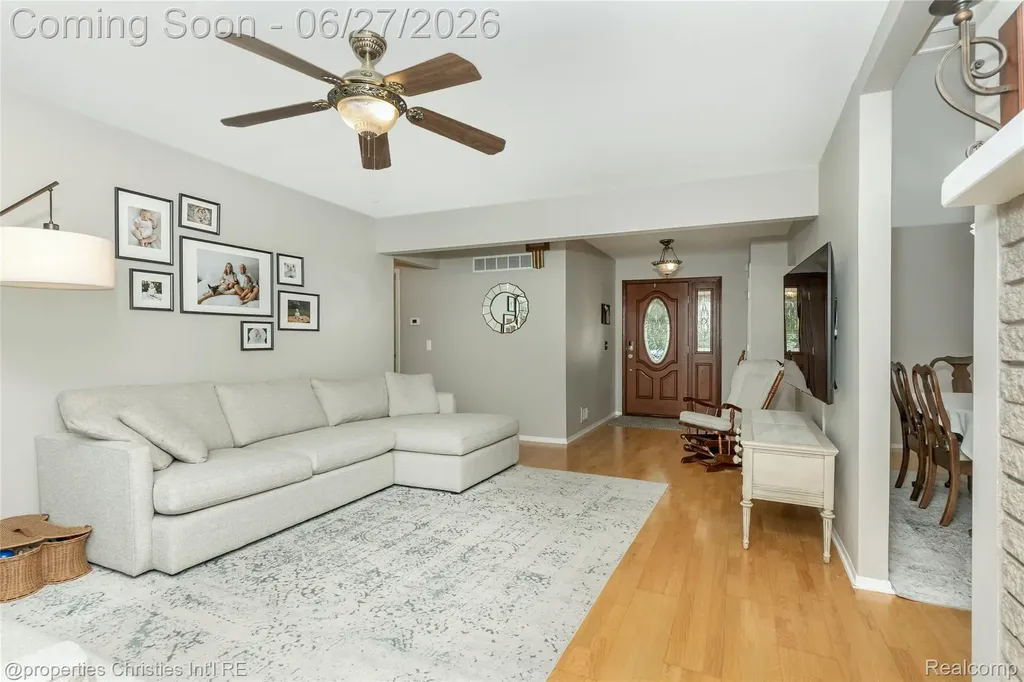 6805 Emerald Shores Drive Troy City MI 48085
